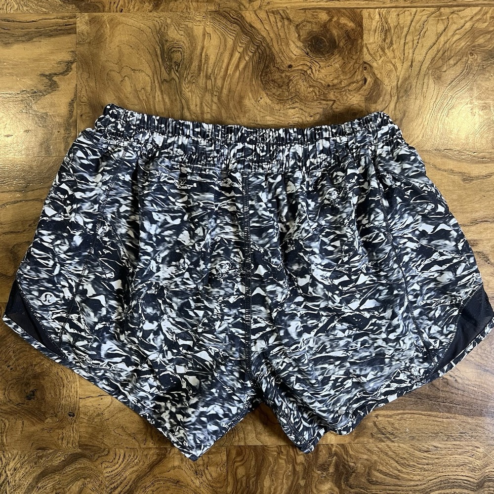 Lululemon Hotty Hot Shorts Tall Women 6 Black White Marble Excellent 4" Inseam - Picture 2 of 6